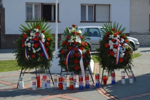 Položeni vijenci i zapaljene svijeće poginulim Hrvatskim braniteljima