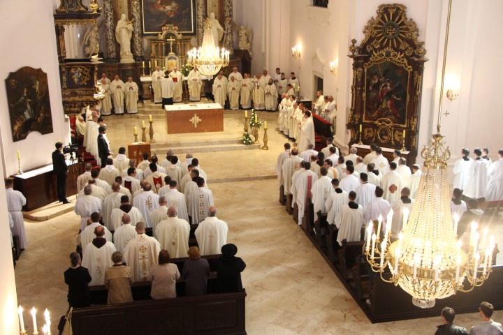 Požega.eu | Svečanost u požeškoj Stolnoj crkvi: Misa posvete ulja i obnavljanje svečeničkih obećanja /FOTO/