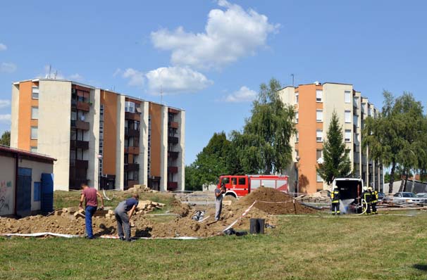 Požega.eu | Spriječena eksplozija u Babinom viru: Vatrogasci gasili boce s opasnim plinom /FOTO/