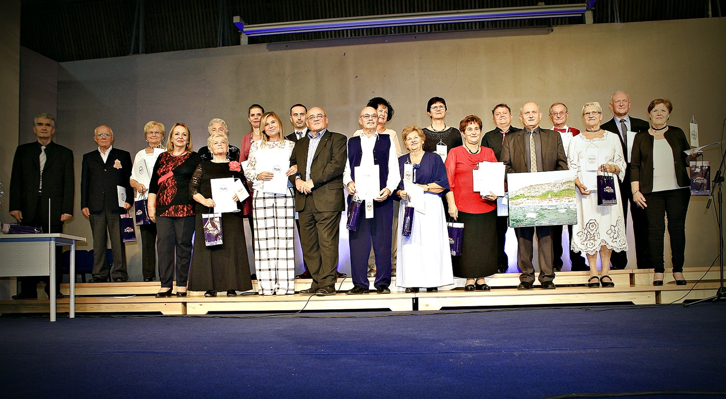 Požega.eu | Kutjevački pjevači treće dobi predstavljali županiju na državnim susretima /FOTO/