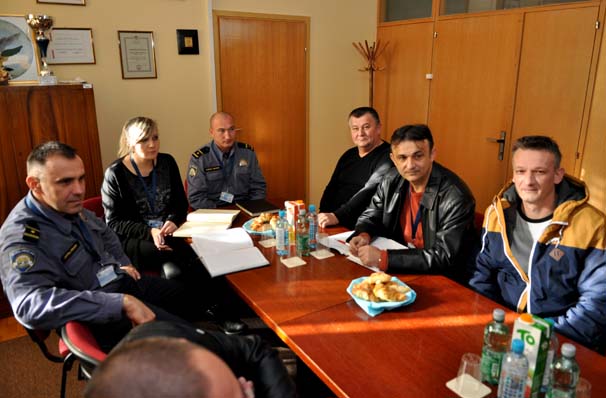 Požega.eu | Novinari na radnom sastanku s novim načelnikom Policijske uprave i njegovim suradnicima: 