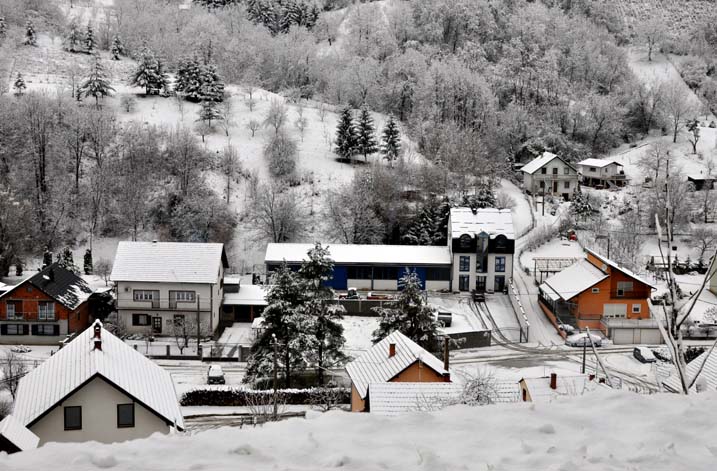 Požega.eu | Požeštinom uzduž i poprijeko: Prvi snijeg razveselio mnoge jer Božić dolazi /FOTOGALERIJA/