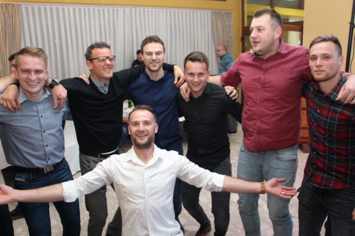 Požega.eu | Zelena noć: Kutjevački nogometaši s prijateljima družili se dugo u noć /FOTOGALERIJA/
