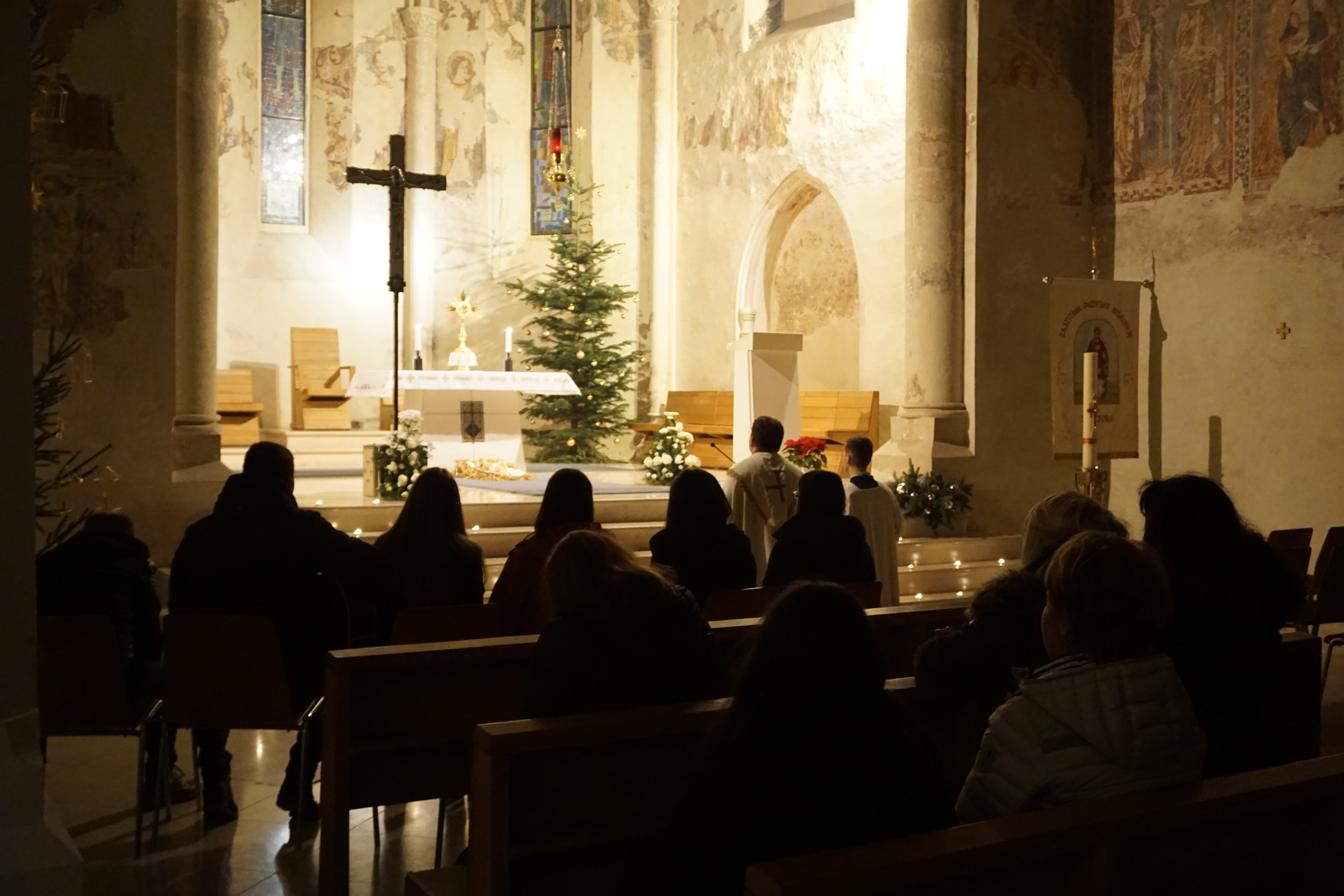 Požega.eu | Mladi u Požegi molitveno dočekali Novu godinu