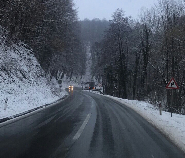Požega.eu | Cesta na Krndiji prohodna, snijega nema na cesti /FOTO/