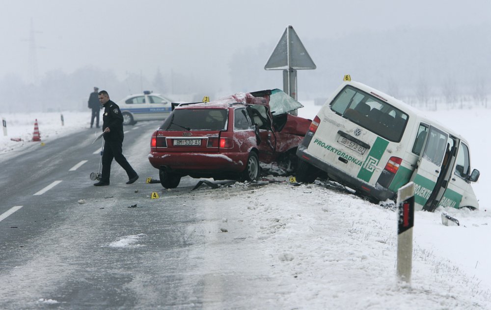 Požega.eu | Snježne padaline uzrokovale više prometnih nesreća, vozači oprez