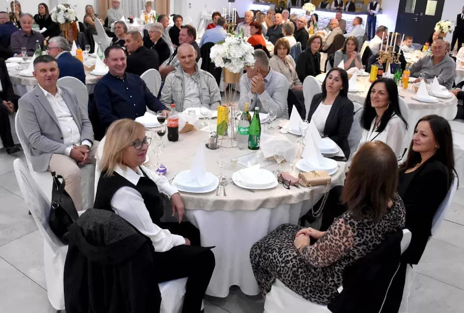 LIČKA VEČER 2025.: Ličani dijele zavičajnost  sa ljudima oko sebe