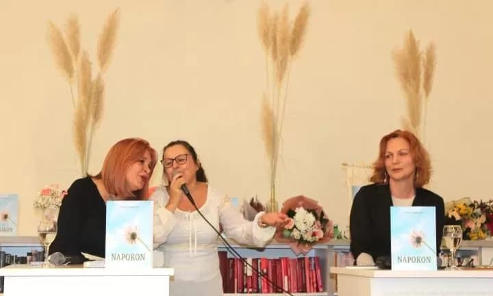 POETSKA VEČER  Predstavljena zbirka pjesama „Napokon“ požeške pjesnikinje Verice Sinjaković