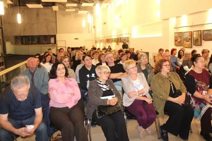 POETSKA VEČER  Predstavljena zbirka pjesama „Napokon“ požeške pjesnikinje Verice Sinjaković