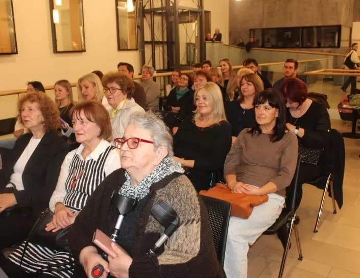POETSKA VEČER  Predstavljena zbirka pjesama „Napokon“ požeške pjesnikinje Verice Sinjaković
