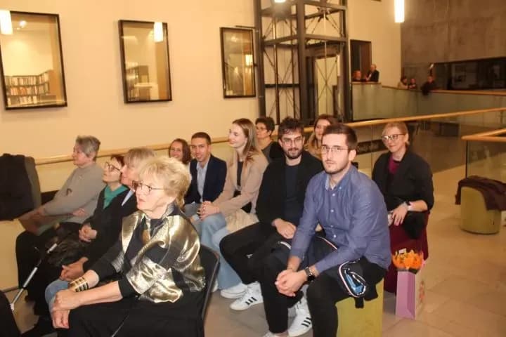 POETSKA VEČER  Predstavljena zbirka pjesama „Napokon“ požeške pjesnikinje Verice Sinjaković