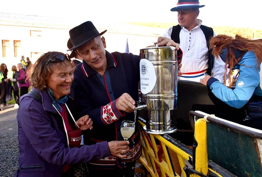 Više tisuća planinara i drugih posjetitelja okupilo se u Kutjevu na tradicionalnoj proslavi Martinja u Kutjevu /FOTOGALERIJA)