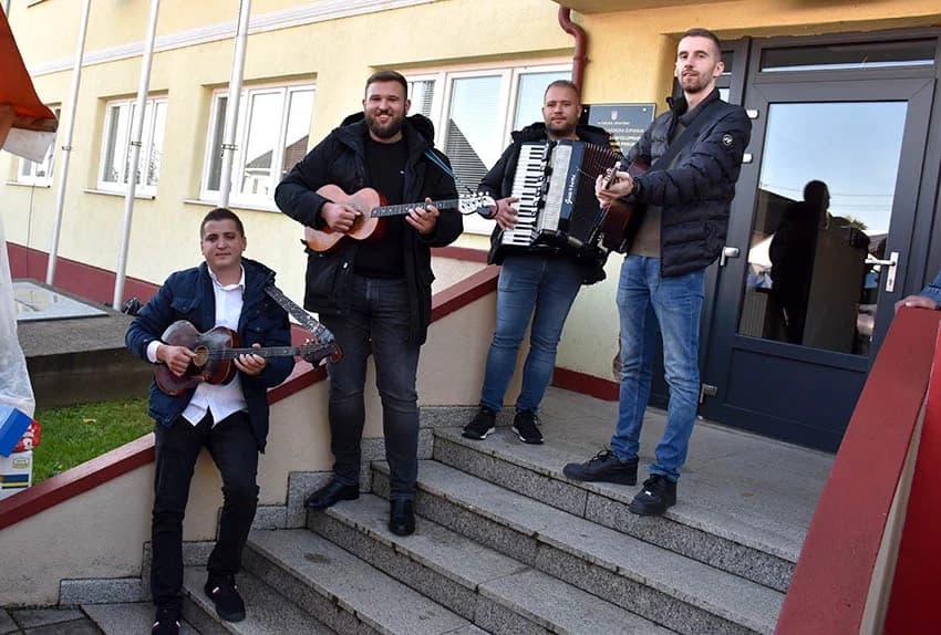 Više tisuća planinara i drugih posjetitelja okupilo se u Kutjevu na tradicionalnoj proslavi Martinja u Kutjevu /FOTOGALERIJA)