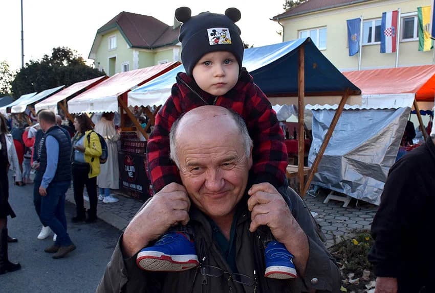 Više tisuća planinara i drugih posjetitelja okupilo se u Kutjevu na tradicionalnoj proslavi Martinja u Kutjevu /FOTOGALERIJA)