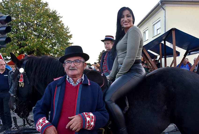 Više tisuća planinara i drugih posjetitelja okupilo se u Kutjevu na tradicionalnoj proslavi Martinja u Kutjevu /FOTOGALERIJA)