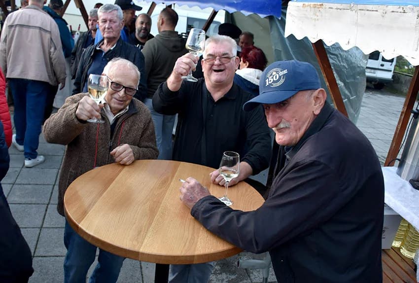 Više tisuća planinara i drugih posjetitelja okupilo se u Kutjevu na tradicionalnoj proslavi Martinja u Kutjevu /FOTOGALERIJA)