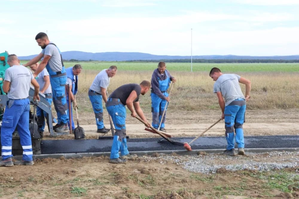 Završeno još jedno infrastrukturno ulaganje u Jakšiću: Izgrađen nogostup u duljini 1.650 metara