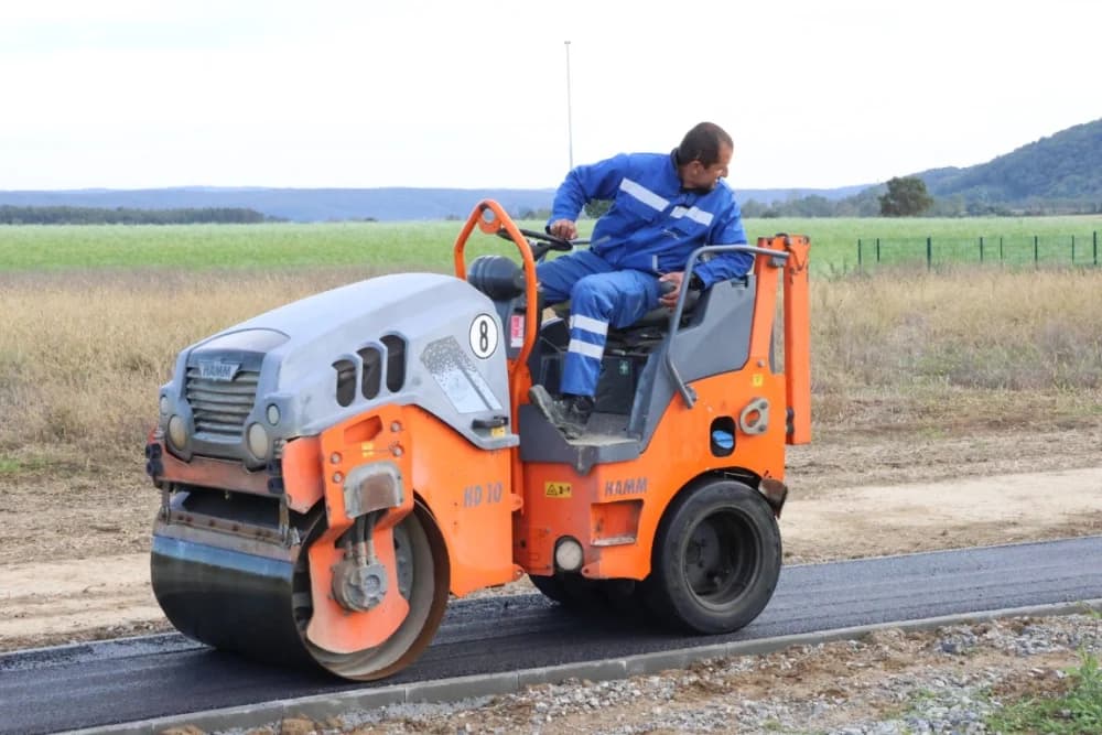 Završeno još jedno infrastrukturno ulaganje u Jakšiću: Izgrađen nogostup u duljini 1.650 metara