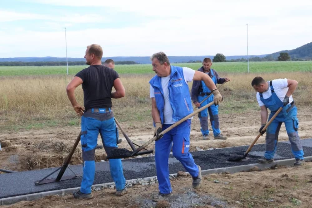 Završeno još jedno infrastrukturno ulaganje u Jakšiću: Izgrađen nogostup u duljini 1.650 metara