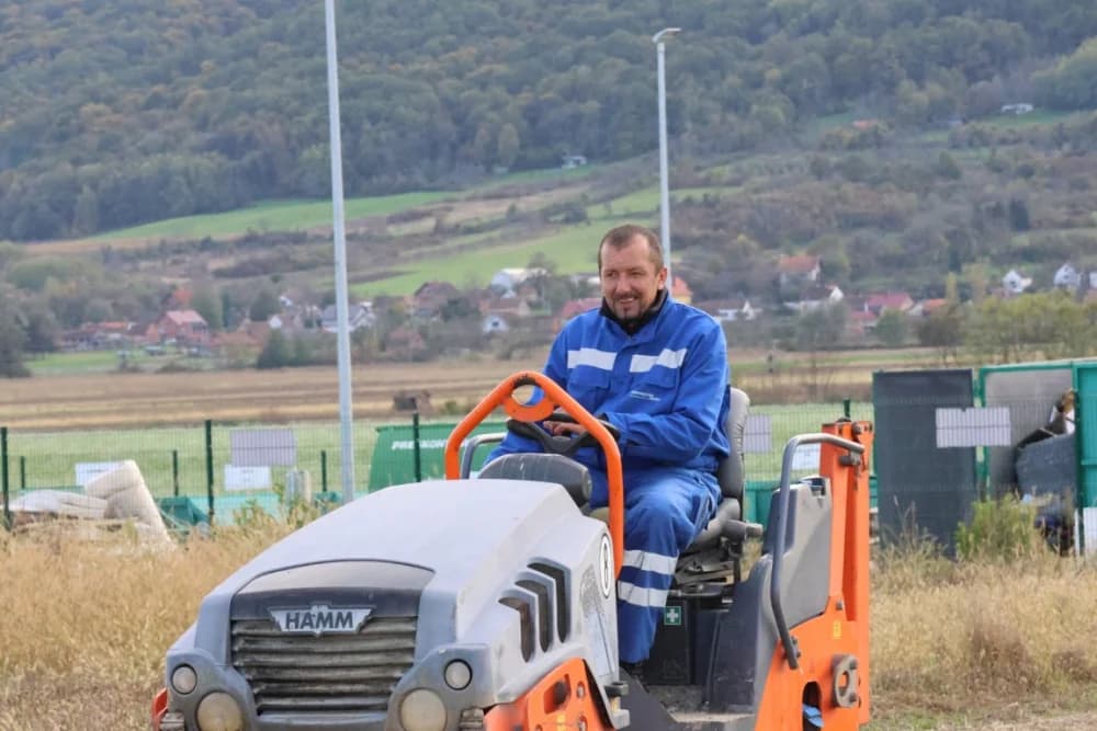 Završeno još jedno infrastrukturno ulaganje u Jakšiću: Izgrađen nogostup u duljini 1.650 metara