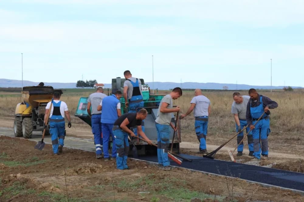 Završeno još jedno infrastrukturno ulaganje u Jakšiću: Izgrađen nogostup u duljini 1.650 metara
