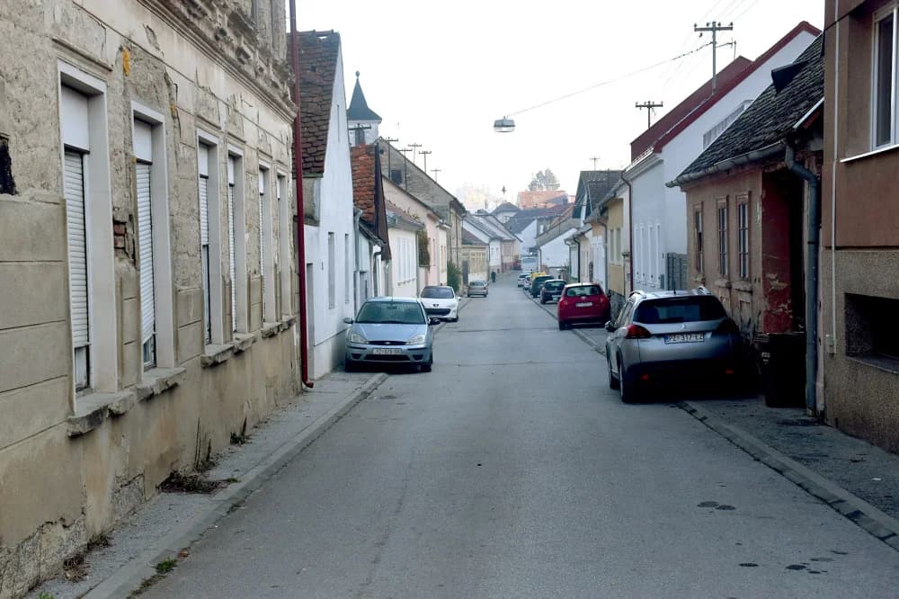 Jurnjava automobilima požeškom ulicom Vučjak traži češće kontrole brzine?
