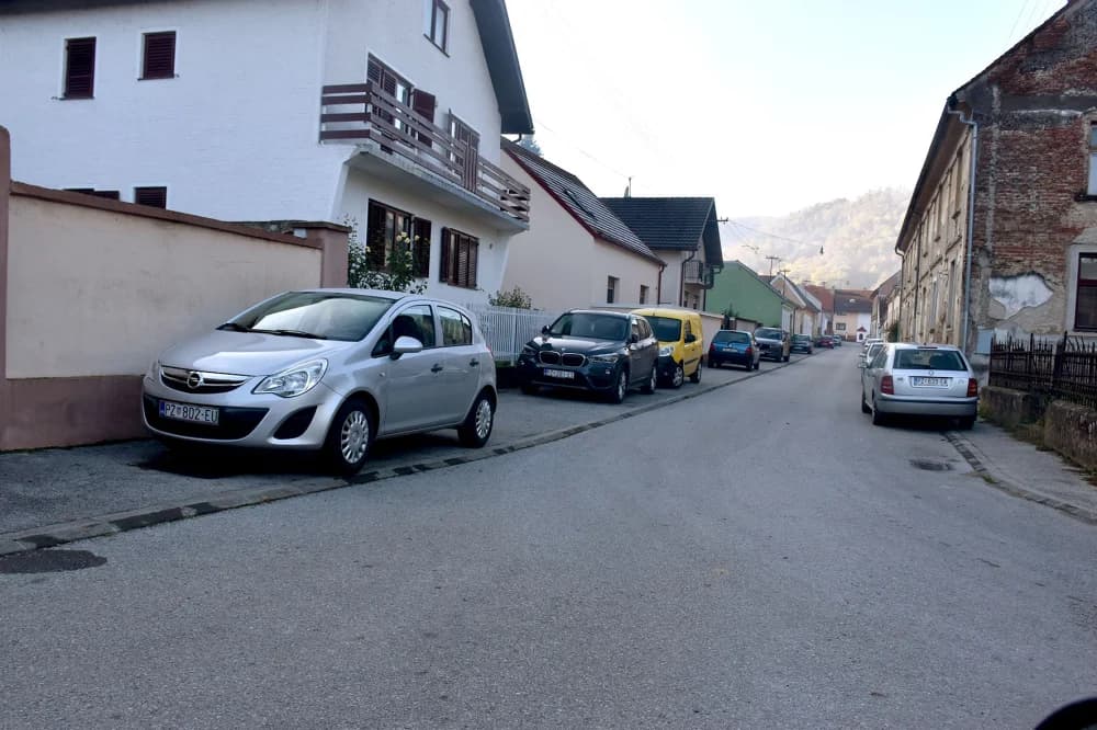 Jurnjava automobilima požeškom ulicom Vučjak traži češće kontrole brzine?
