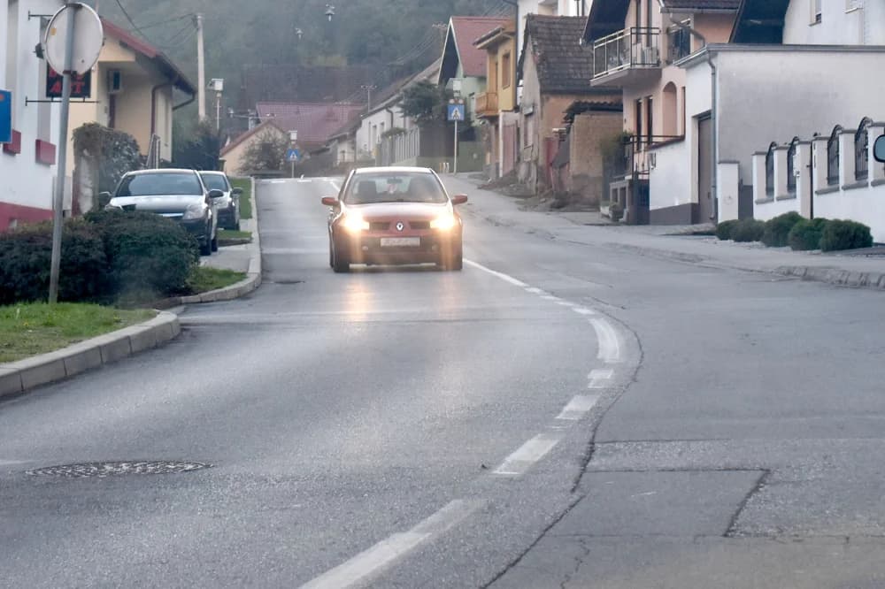 Jurnjava automobilima požeškom ulicom Vučjak traži češće kontrole brzine?
