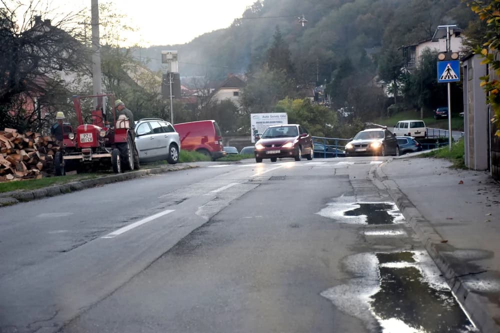 Jurnjava automobilima požeškom ulicom Vučjak traži češće kontrole brzine?