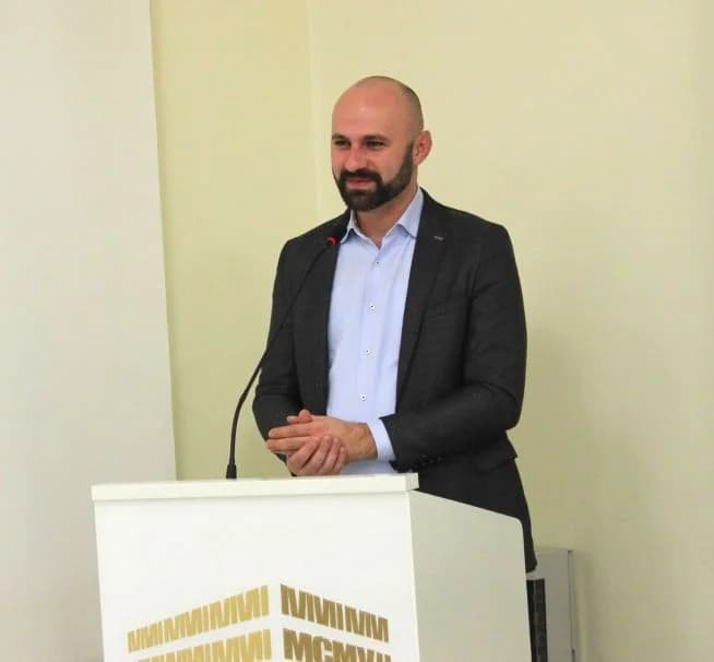 U pleterničkoj Knjižnici i čitaonici otvorena izložba slika Mladena Mitara i održane dvije kazališne predstave