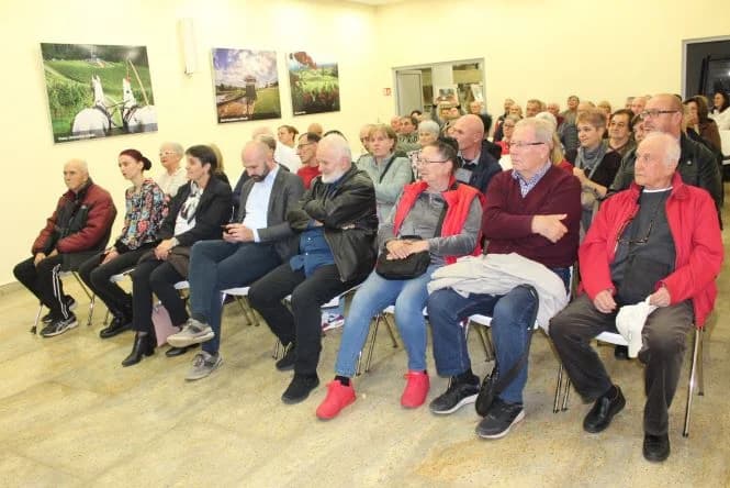 U pleterničkoj Knjižnici i čitaonici otvorena izložba slika Mladena Mitara i održane dvije kazališne predstave