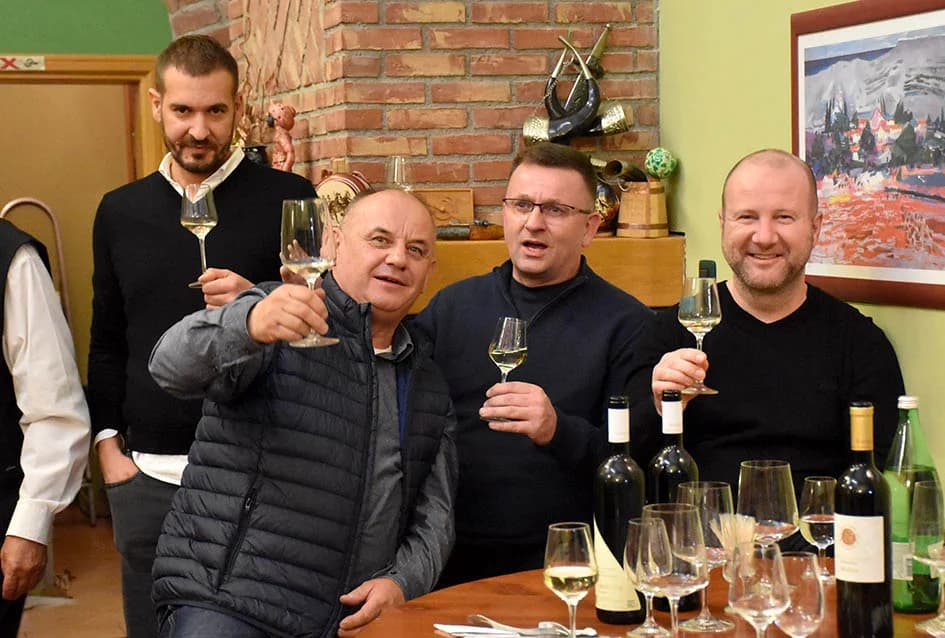 PROSLAVLJENO MARTINJE U VINOGRADARSTVU I PODRUMARSTVU KRAUTHAKER IZ KUTJEVA: Obveze kuma preuzeo Stjepan Slišković