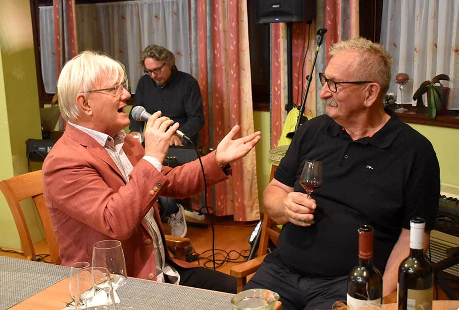 PROSLAVLJENO MARTINJE U VINOGRADARSTVU I PODRUMARSTVU KRAUTHAKER IZ KUTJEVA: Obveze kuma preuzeo Stjepan Slišković