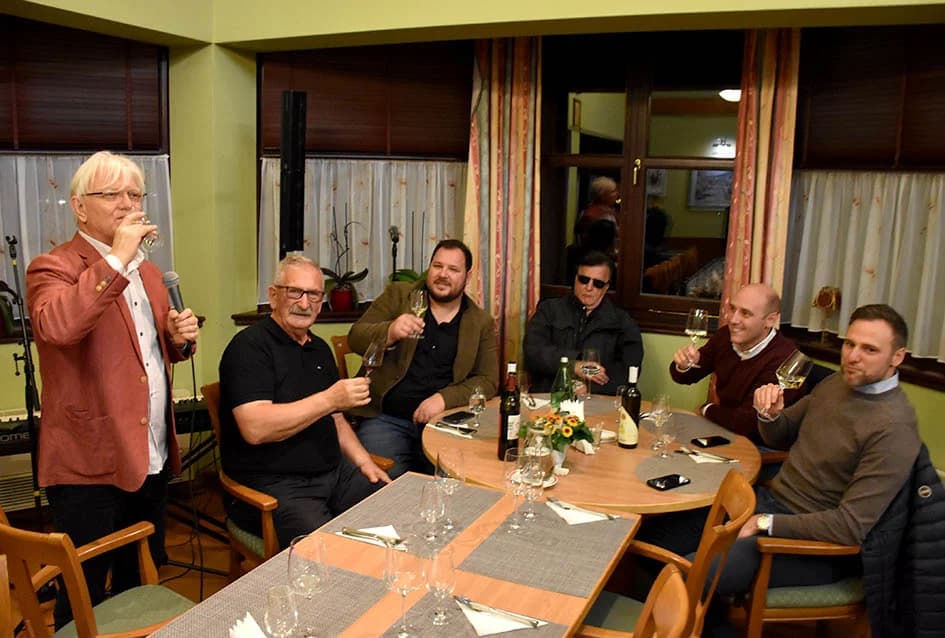 PROSLAVLJENO MARTINJE U VINOGRADARSTVU I PODRUMARSTVU KRAUTHAKER IZ KUTJEVA: Obveze kuma preuzeo Stjepan Slišković