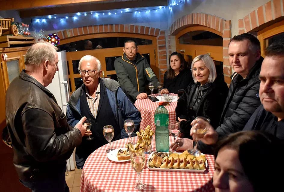 Vukovići na Sokolovcu proslavili jubilarno 15. Martinje: Klaudija Mihaljević Ruža nova kuma