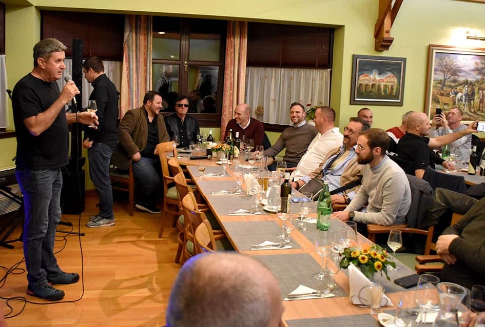 PROSLAVLJENO MARTINJE U VINOGRADARSTVU I PODRUMARSTVU KRAUTHAKER IZ KUTJEVA: Obveze kuma preuzeo Stjepan Slišković