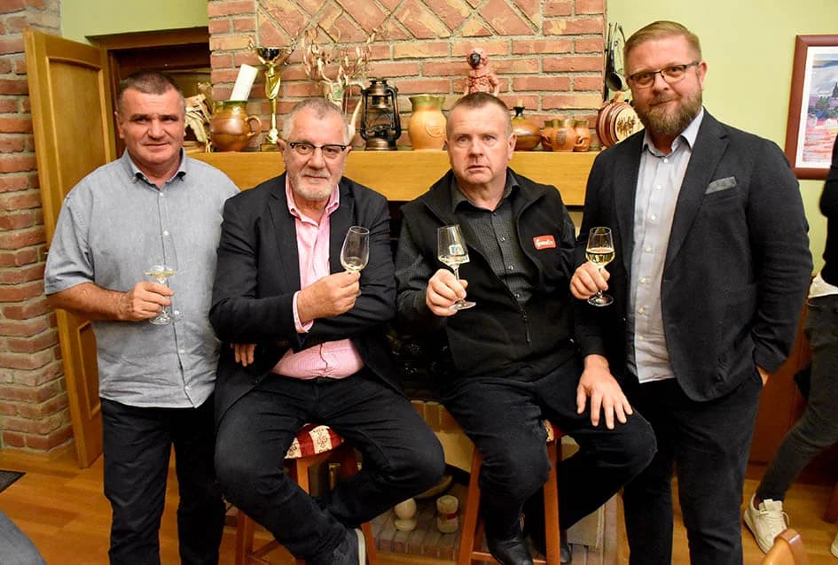 PROSLAVLJENO MARTINJE U VINOGRADARSTVU I PODRUMARSTVU KRAUTHAKER IZ KUTJEVA: Obveze kuma preuzeo Stjepan Slišković