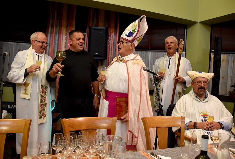 PROSLAVLJENO MARTINJE U VINOGRADARSTVU I PODRUMARSTVU KRAUTHAKER IZ KUTJEVA: Obveze kuma preuzeo Stjepan Slišković