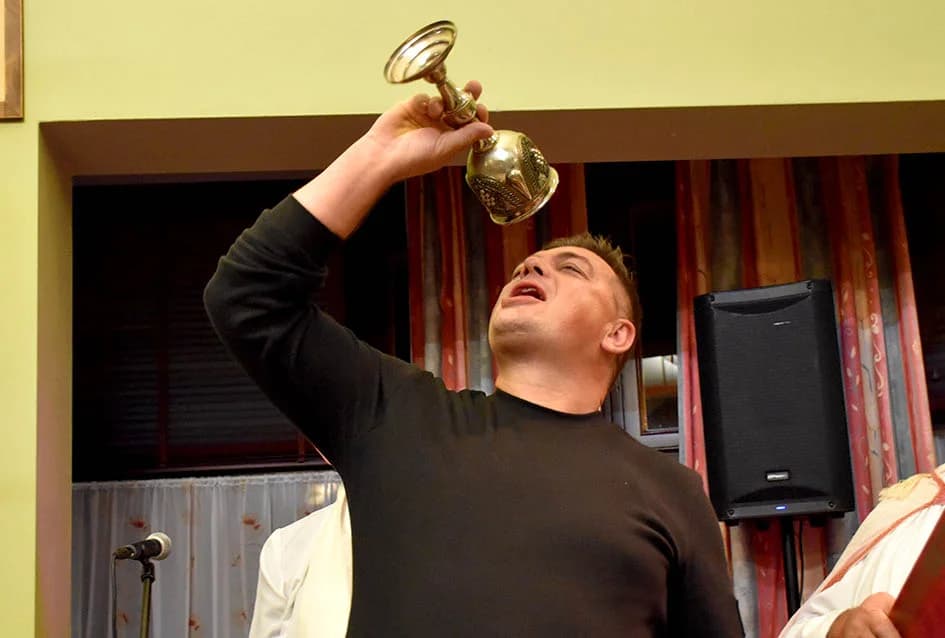 PROSLAVLJENO MARTINJE U VINOGRADARSTVU I PODRUMARSTVU KRAUTHAKER IZ KUTJEVA: Obveze kuma preuzeo Stjepan Slišković