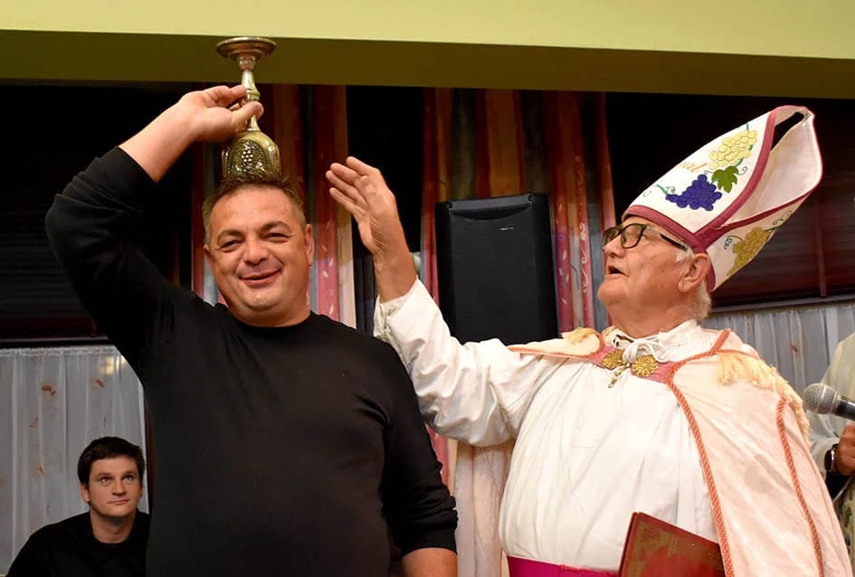PROSLAVLJENO MARTINJE U VINOGRADARSTVU I PODRUMARSTVU KRAUTHAKER IZ KUTJEVA: Obveze kuma preuzeo Stjepan Slišković