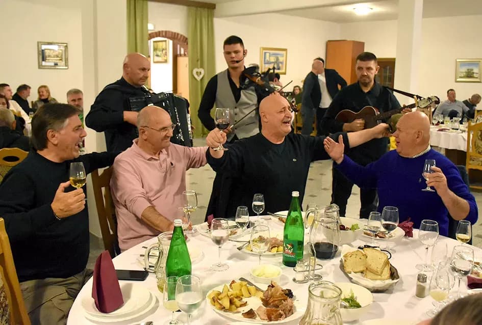 Krštena mlada graševina, kušana rijetka arhivska vina stara preko 30 godina