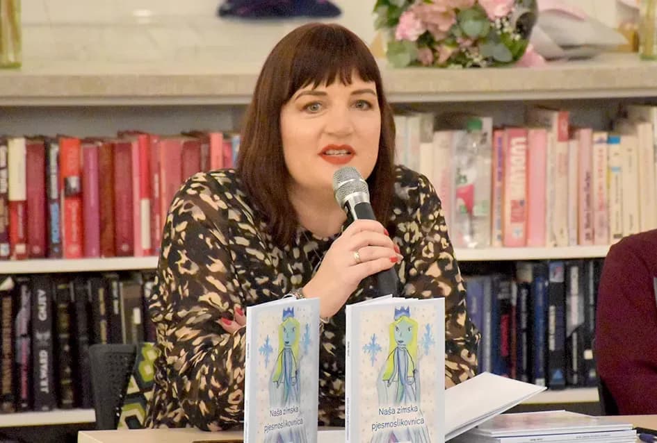 Predstavljena „Naša zimska pjesmoslikovnica“: Knjiga učiteljice Irene Ivetić ilustrirana dječjim radovima učenika OŠ Dobriša Cesarić