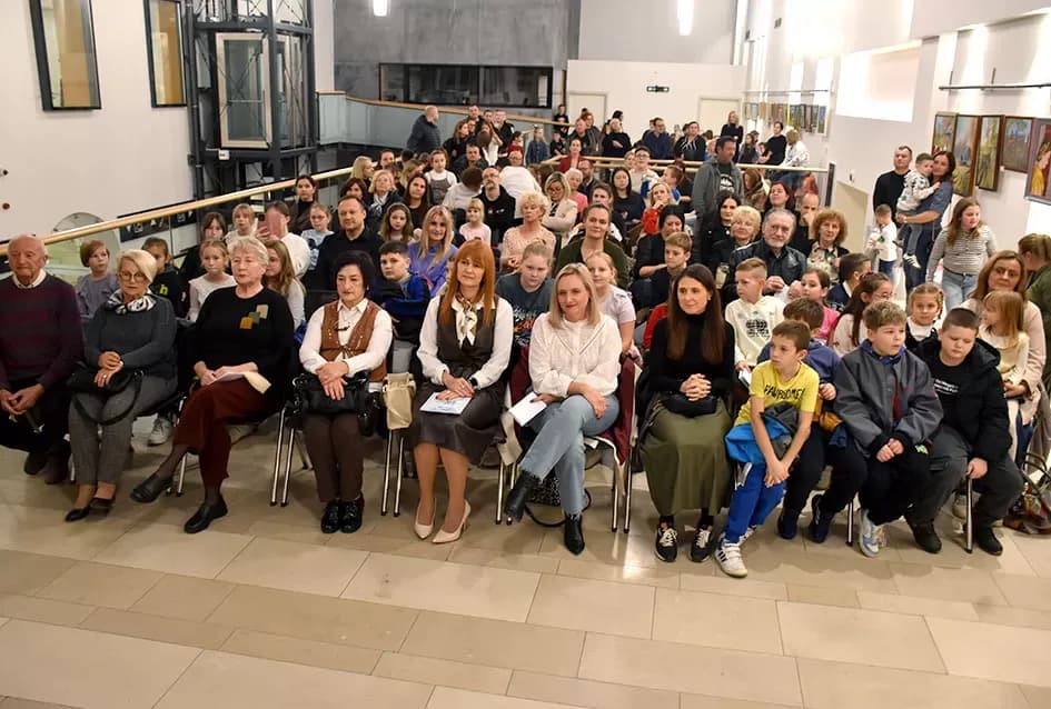 Predstavljena „Naša zimska pjesmoslikovnica“: Knjiga učiteljice Irene Ivetić ilustrirana dječjim radovima učenika OŠ Dobriša Cesarić