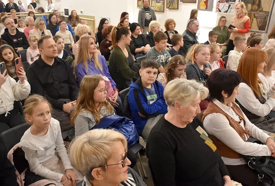 Predstavljena „Naša zimska pjesmoslikovnica“: Knjiga učiteljice Irene Ivetić ilustrirana dječjim radovima učenika OŠ Dobriša Cesarić