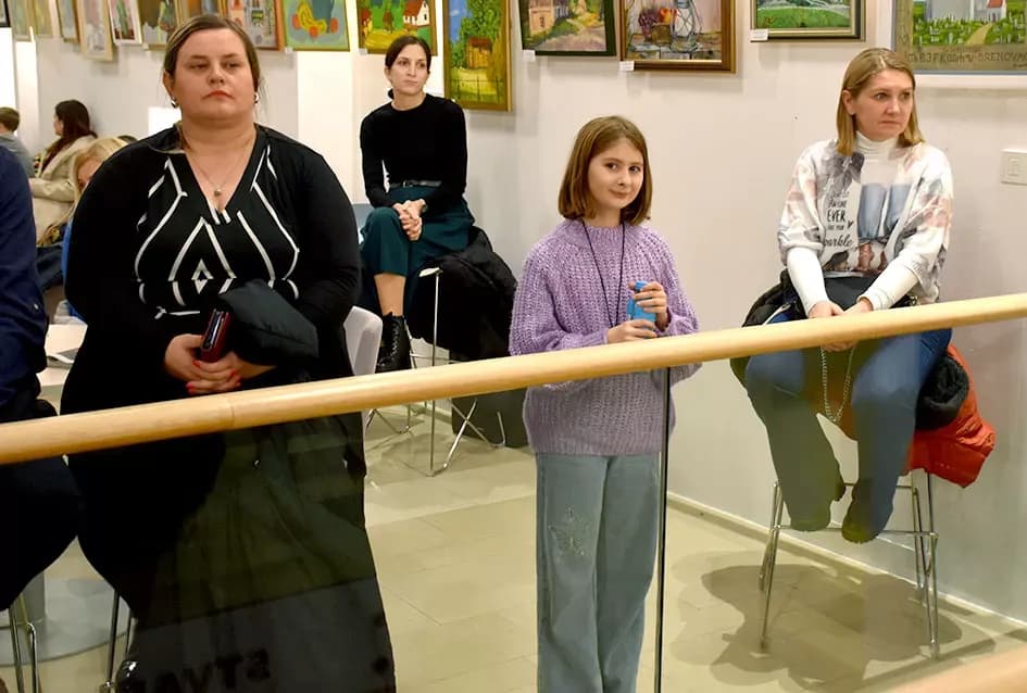 Predstavljena „Naša zimska pjesmoslikovnica“: Knjiga učiteljice Irene Ivetić ilustrirana dječjim radovima učenika OŠ Dobriša Cesarić
