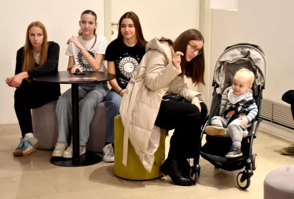 Predstavljena „Naša zimska pjesmoslikovnica“: Knjiga učiteljice Irene Ivetić ilustrirana dječjim radovima učenika OŠ Dobriša Cesarić