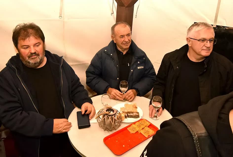 Požeška poduzetnica Ivanka Doiković proslavila Martinje: Franjo Lucić i Marinko Markota novi vinski kumovi