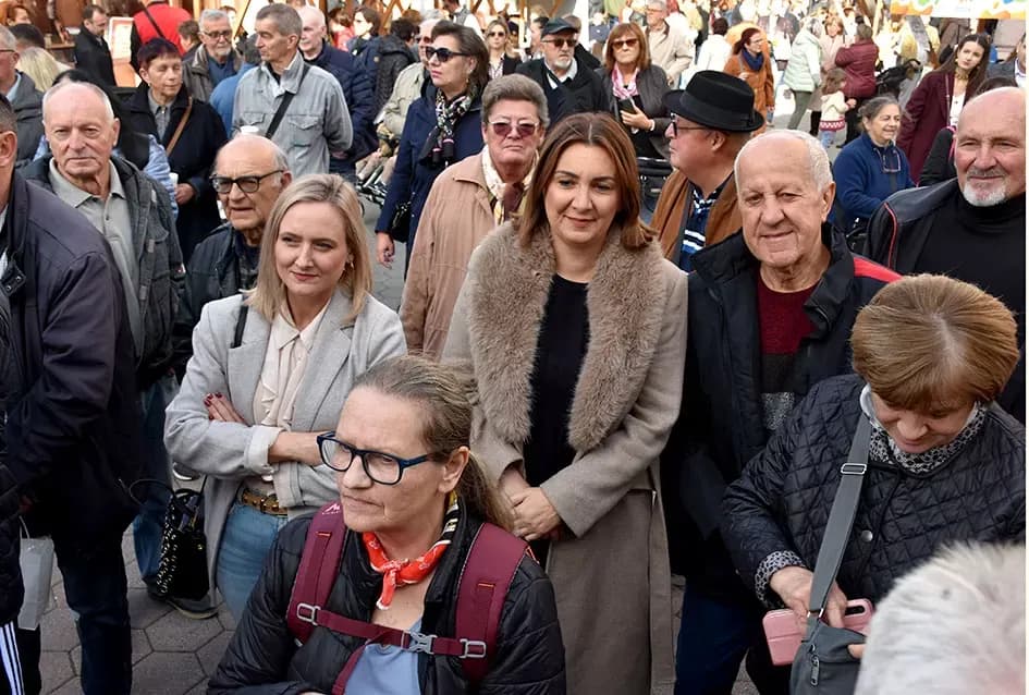 Požega proslavila Martinje u duhu tradicije: Središte grada odjekivalo obredom krštenja mošta!