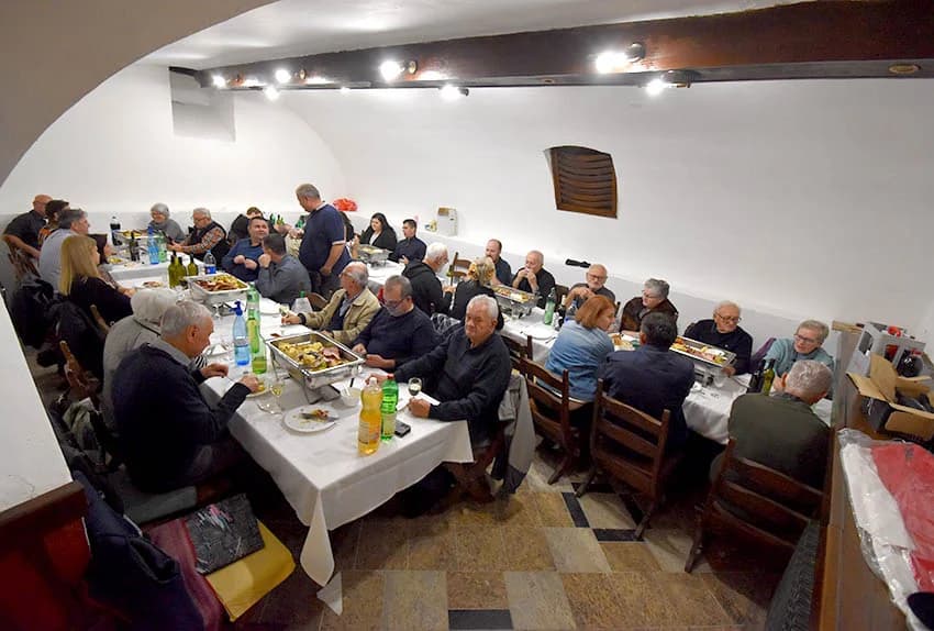 Obveze vinskog kuma preuzeo Ivica Ajanović, tajnik Udruge (FOTO)