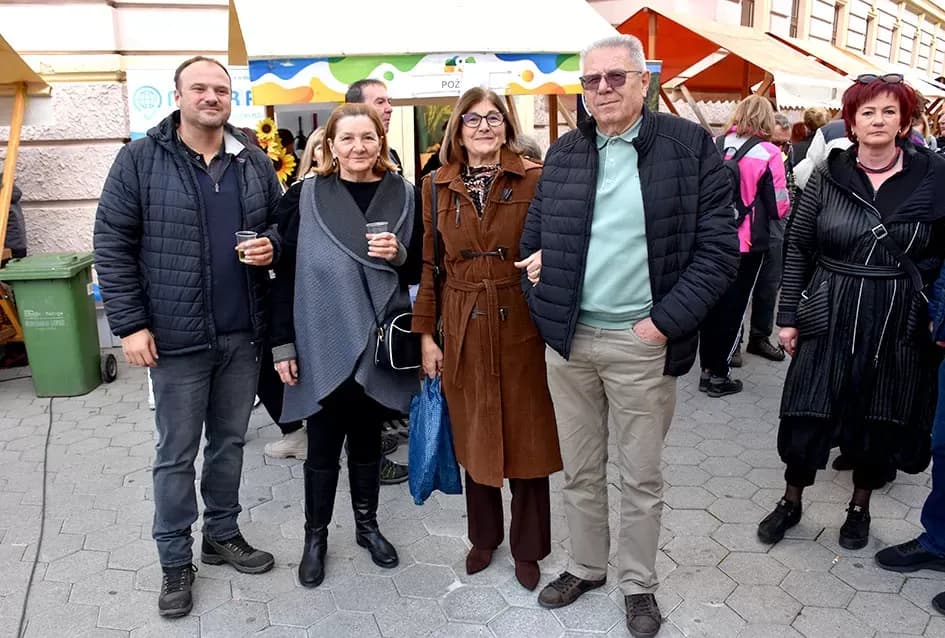 Požega proslavila Martinje u duhu tradicije: Središte grada odjekivalo obredom krštenja mošta!